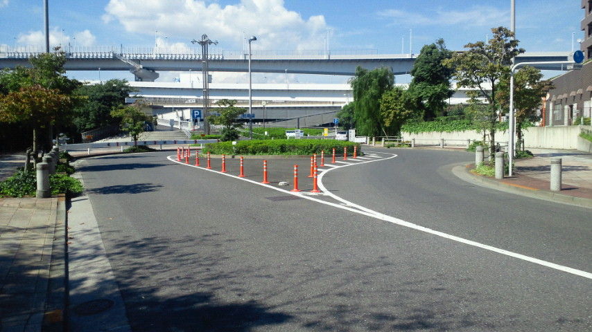 台場公園を探索 駐車場 火薬庫跡 公園たんさく隊 台場公園を探索 駐車場 火薬庫跡 公園たんさく隊