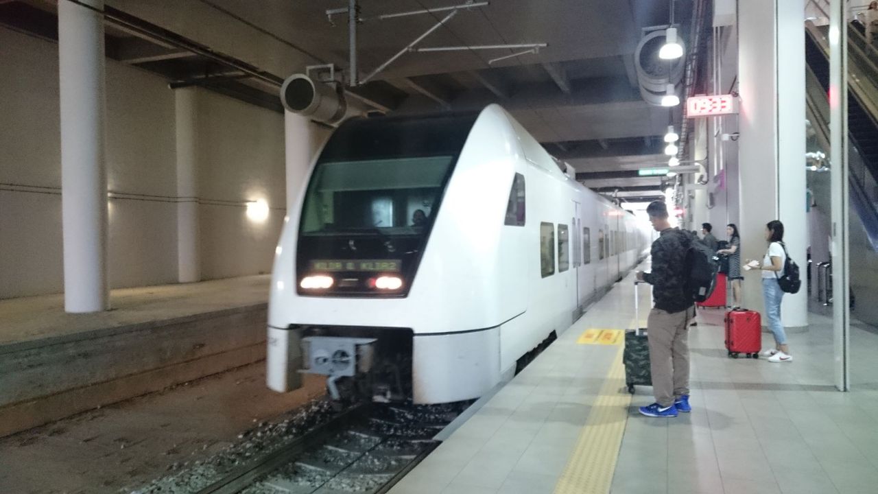 クアラルンプール空港からklセントラへの移動方法は鉄道 バス 鉄道とバスを比べて見ました Sfc修行 ときどき観光