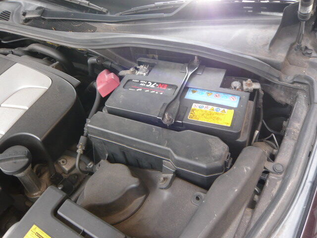 トヨタ ＵＺＺ４０ ソアラ バッテリー交換 ＨＥＬＬＡ ５７４２０ 