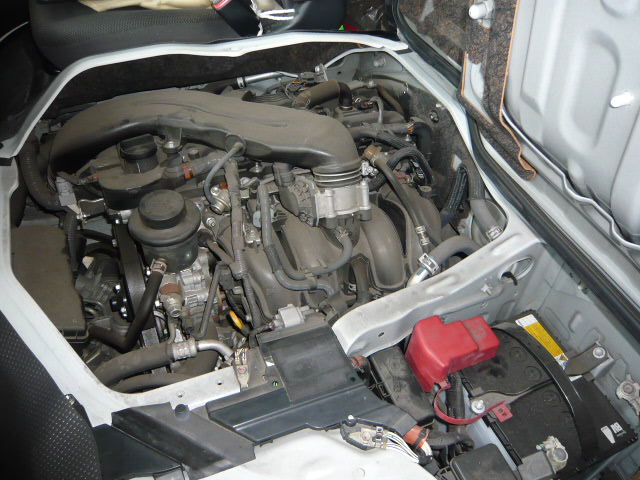 トヨタ ｔｒｈ２００ｖ ハイエース エアコン修理 ガス漏れ 横浜 南区 港南バッテリー商会のお仕事ブログ