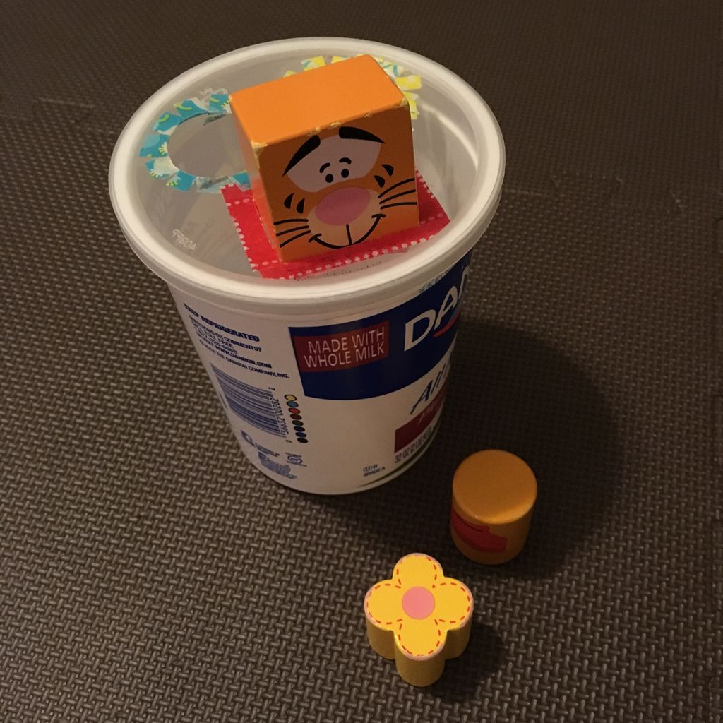 一番初めに作ったもの 手持ちの積み木で 型はめおもちゃ Kousaku 工作days