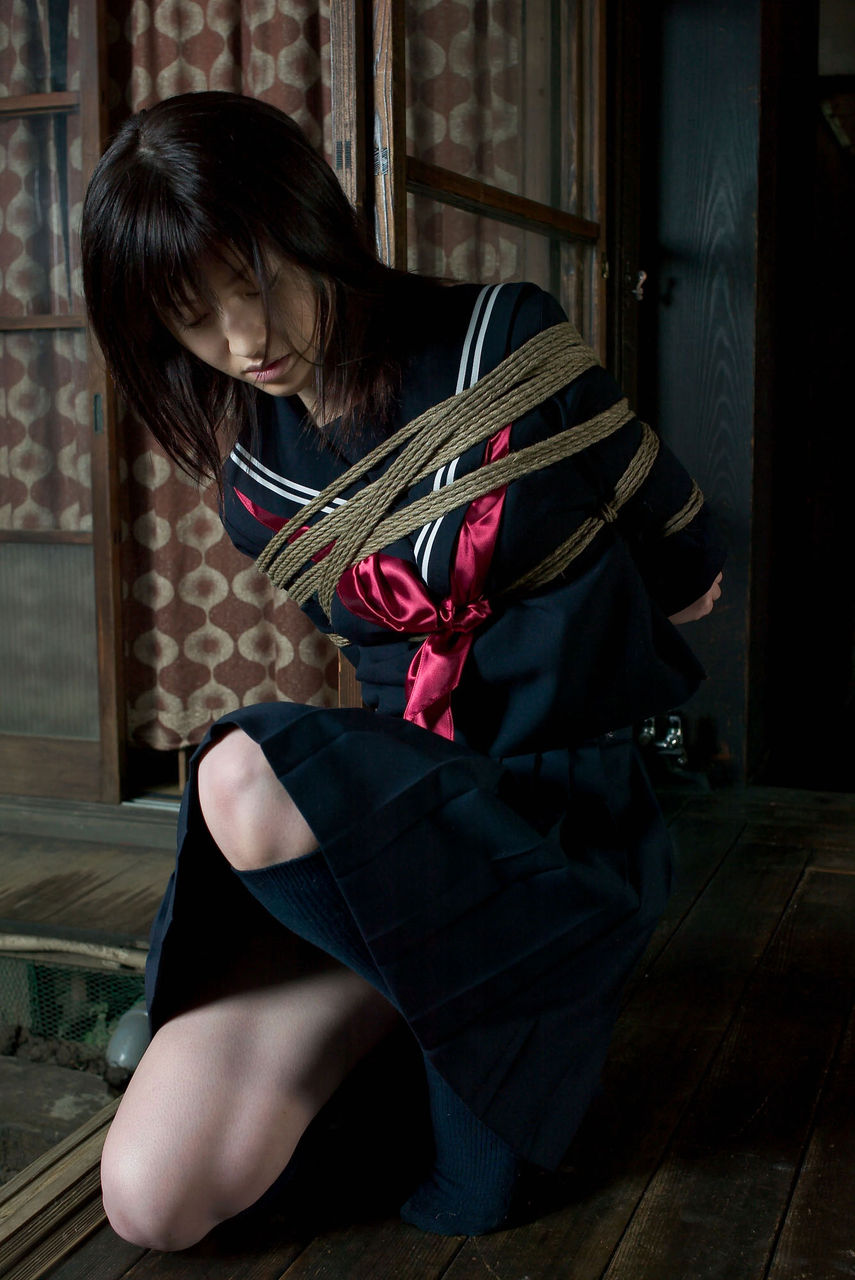 女子高生緊縛無修正画像 