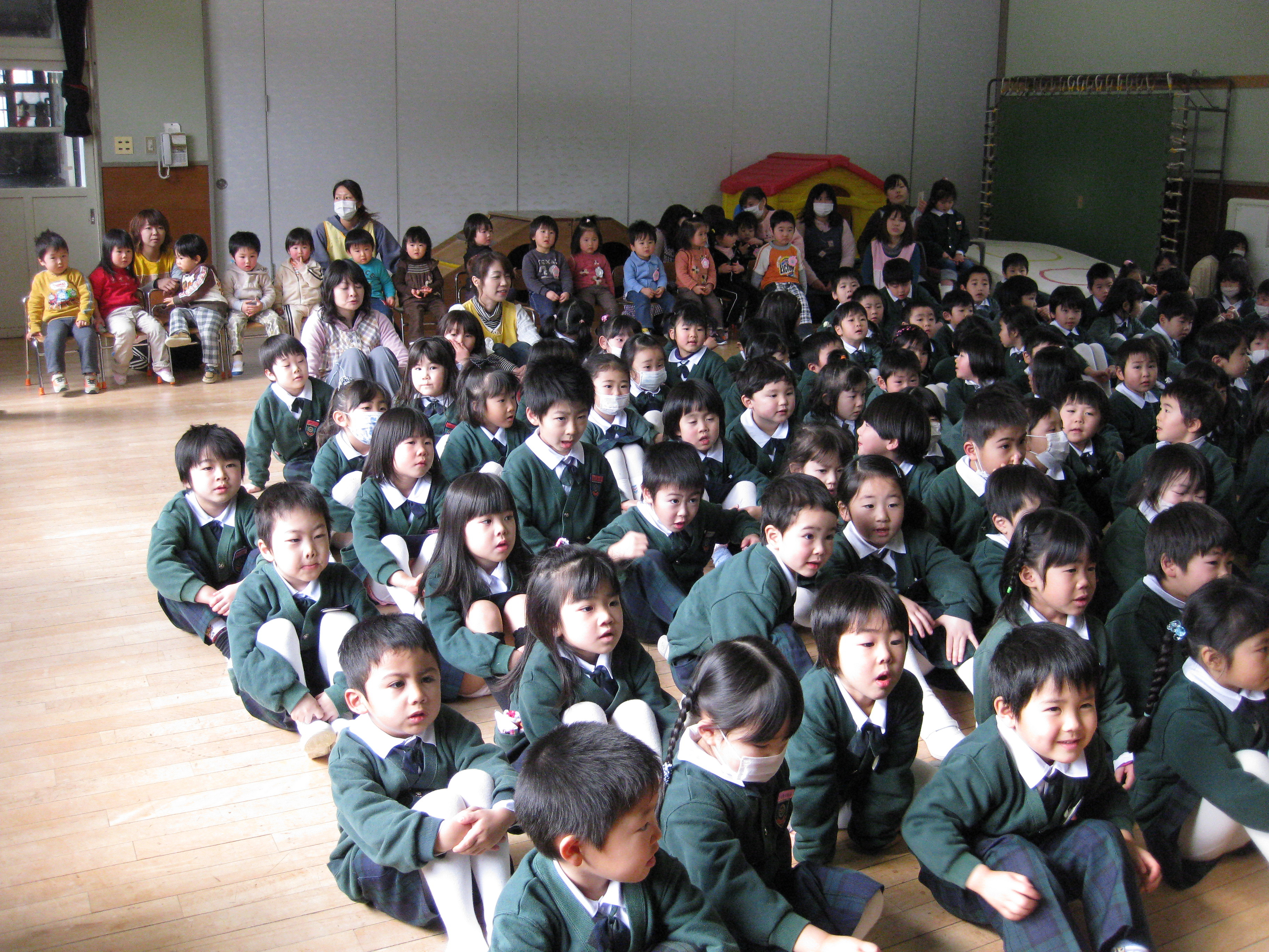 ２月生まれお誕生会 学校法人野田学園 認定子ども園 甲東幼稚園 こうとう保育園