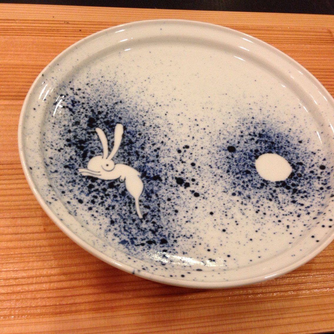阪東晃司さんの【染付吹墨月に兎】 : sawa's TABLE