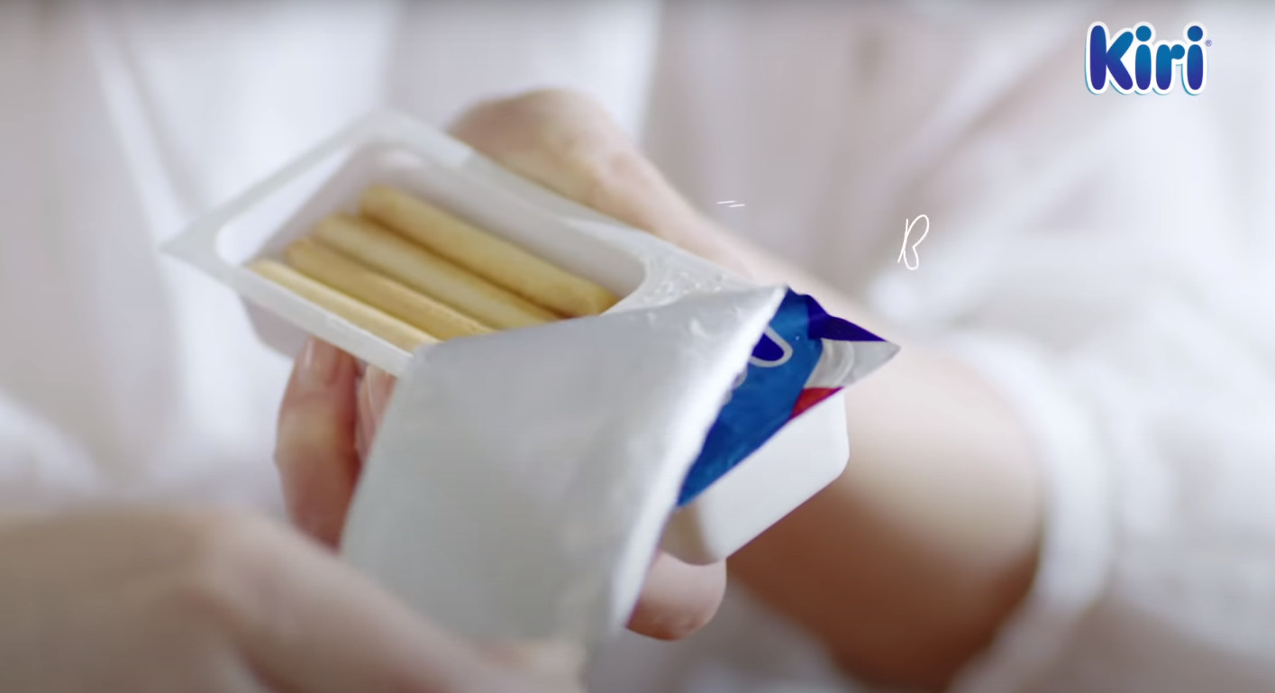 Kiri キリ チーズ＆スティック CM「毎日にシンプルなしあわせを篇」 村田結衣 むらたゆいちゃん 9才・小学4年生 喜多よしかさん ...