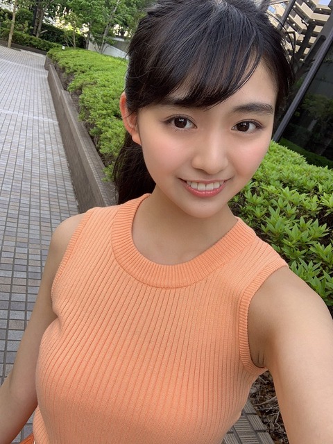 046g