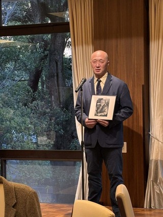 Messenger_creation_15852464-7E2D-4C9A-9F3D-A11A81943773