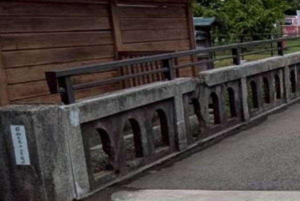 9銃弾痕跡