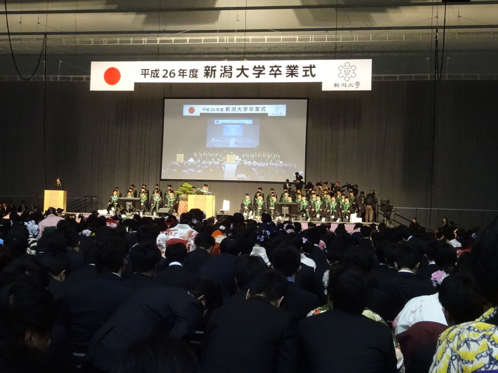 新潟大学の卒業式に出席 はじメル 新潟大学の卒業式に出席 はじメル