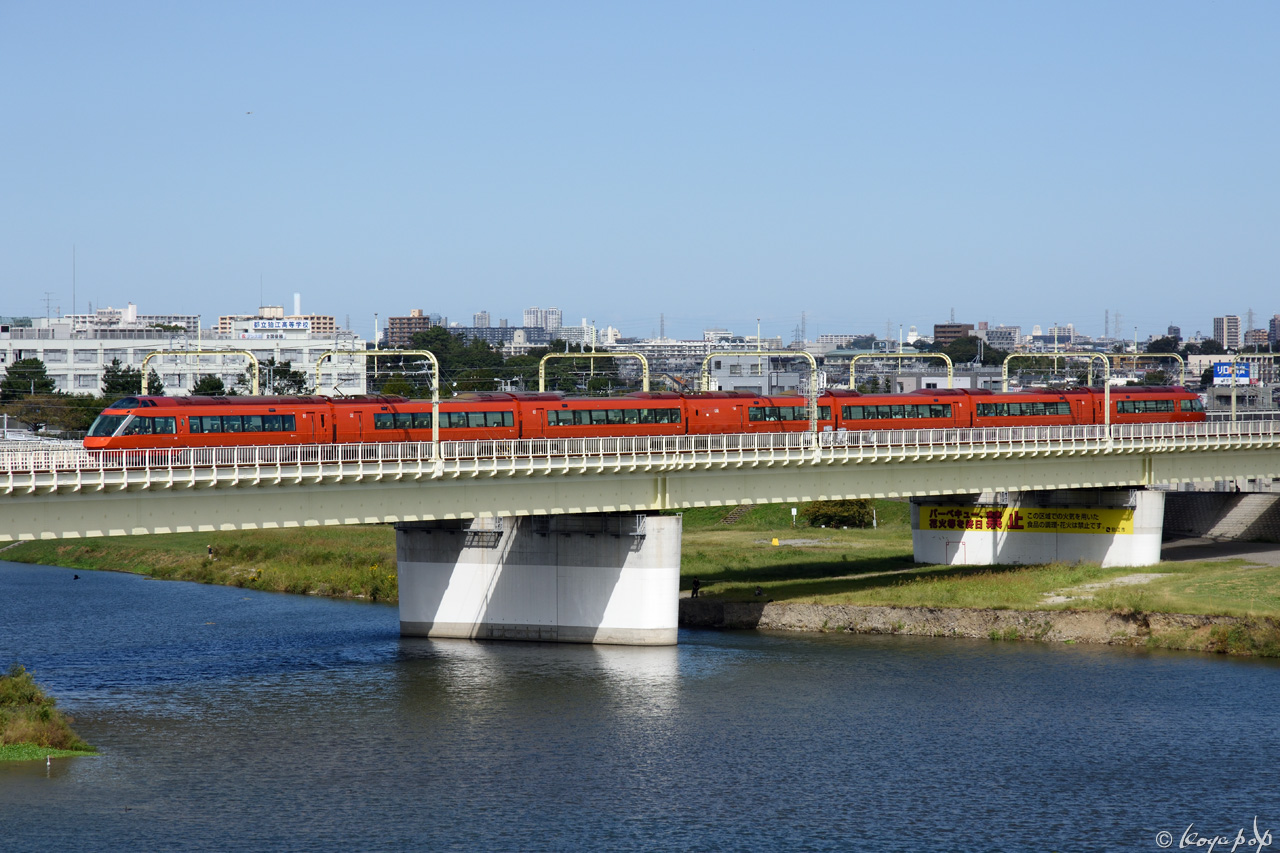 191009R-242x1280AAA191012の前