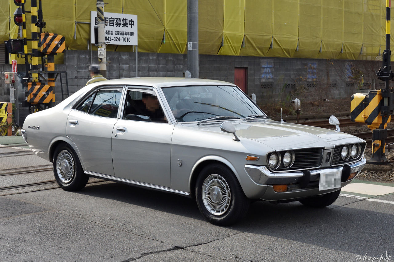 Toyopet Corona Mark Ⅱ 1972- 後ろ下がりのラインが印象的な2代目の