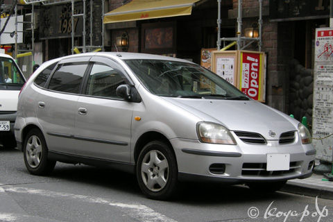 Nissan tino 1998