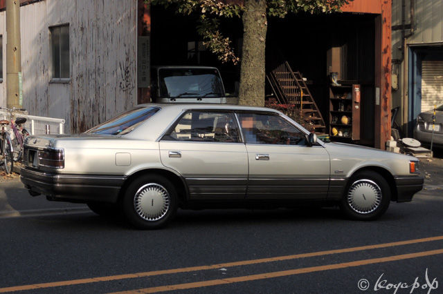 マドルチェ Mazda Luce 1986- サッコプレートを採用した5代目のマツダ