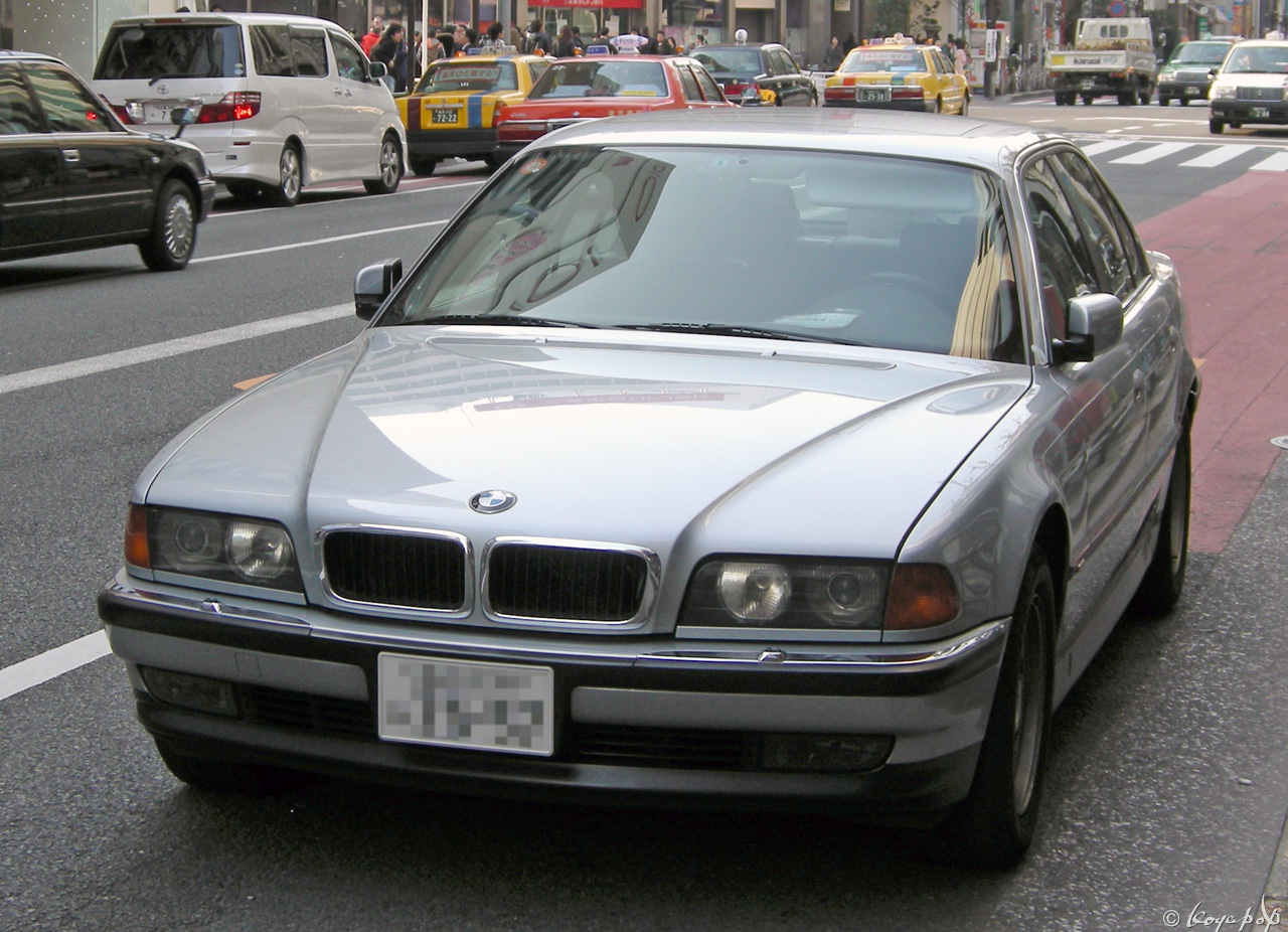 01 bmw 740i 100125-530x1280