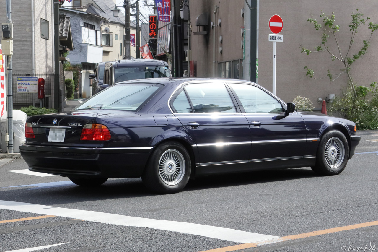 11 bmw 750il 190503C-8405x1280