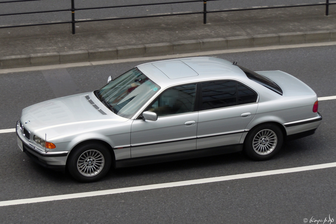 10 bmw 7 110816-504x1280