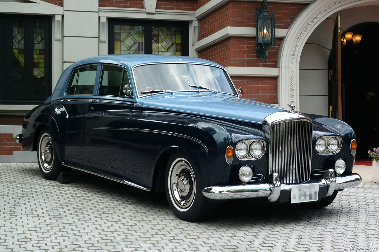 02 bentley 150816R-345x1280