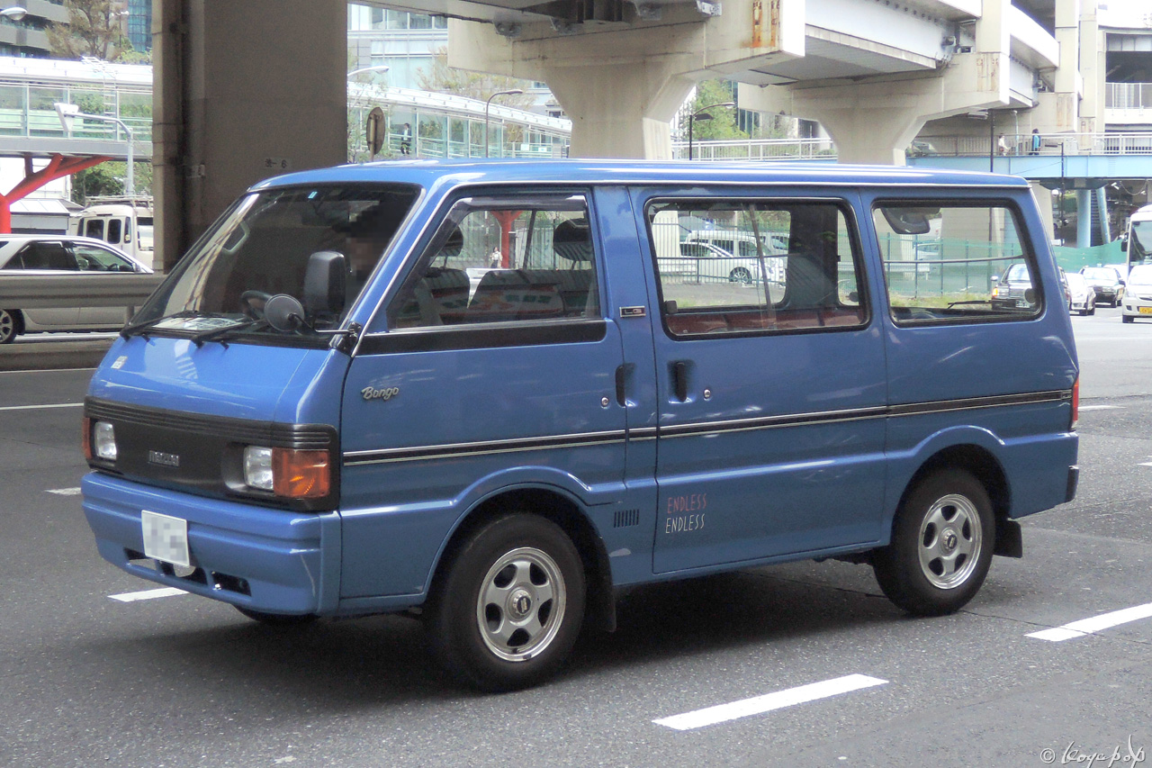  Mazda Bongo 1983- / Mazda Bongo Brawny 1983- 3代目になったマツダ ボンゴと初代のボンゴ ブロー Illustration 