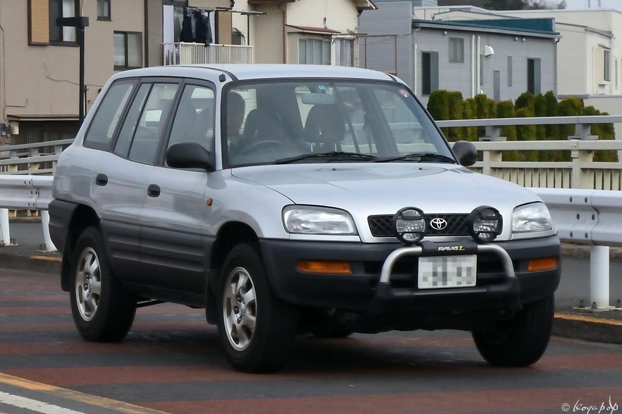 01 toyota rav4 160313R-038x1280