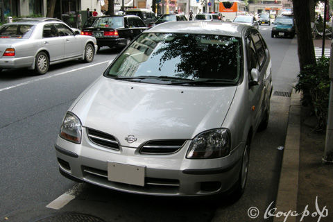 Nissan tino 1998