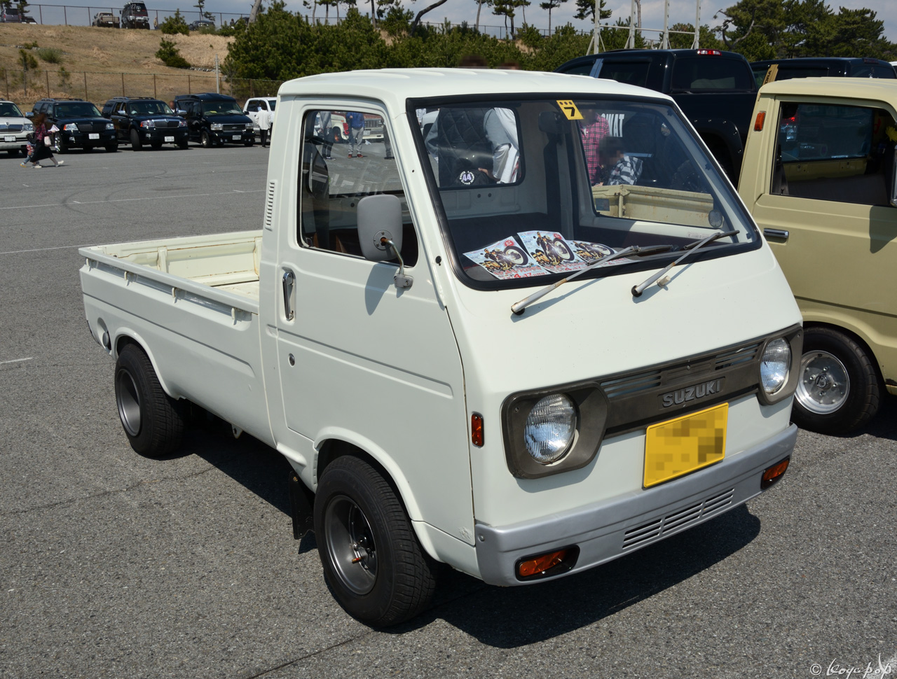 Suzuki Carry 1972- 三角窓を廃した5代目のスズキ キャリイ