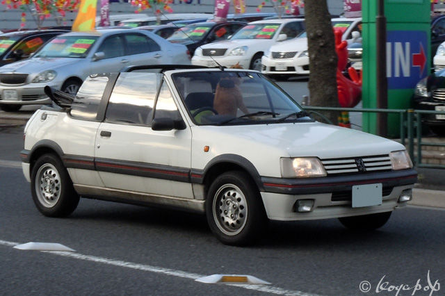 Peugeot 205 CTI 1986- ピニンファリーナ製のカブリオレ