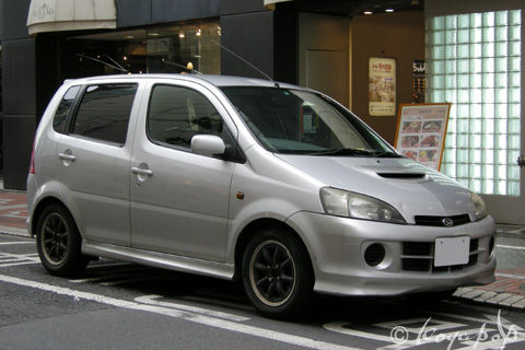 Daihatsu yrv 2000