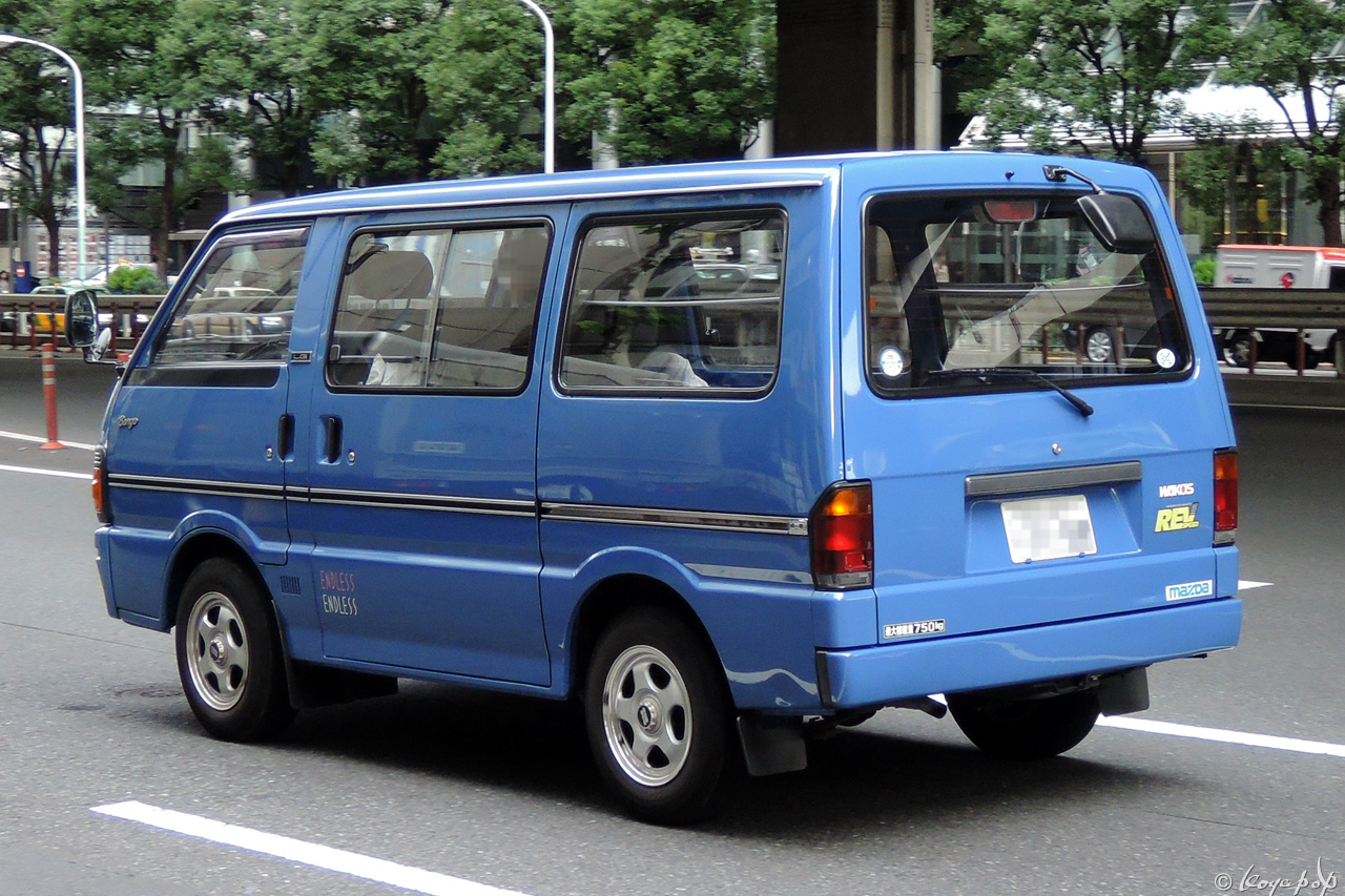  Mazda Bongo 1983- / Mazda Bongo Brawny 1983- 3代目になったマツダ ボンゴと初代のボンゴ ブロー Illustration 