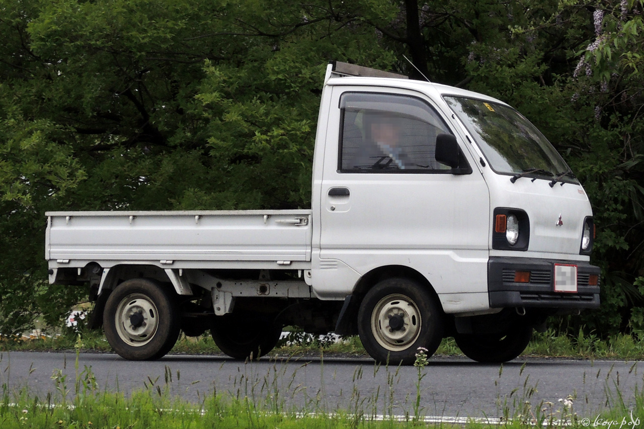 Mitsubishi minicab truck