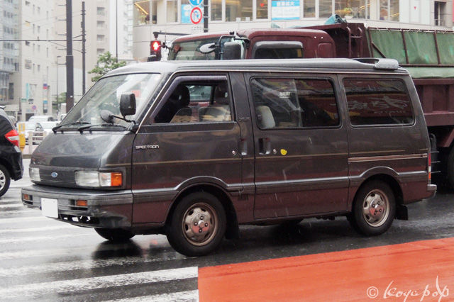 Ford Spectron 1983- ボンゴの姉妹車、フォード スペクトロン