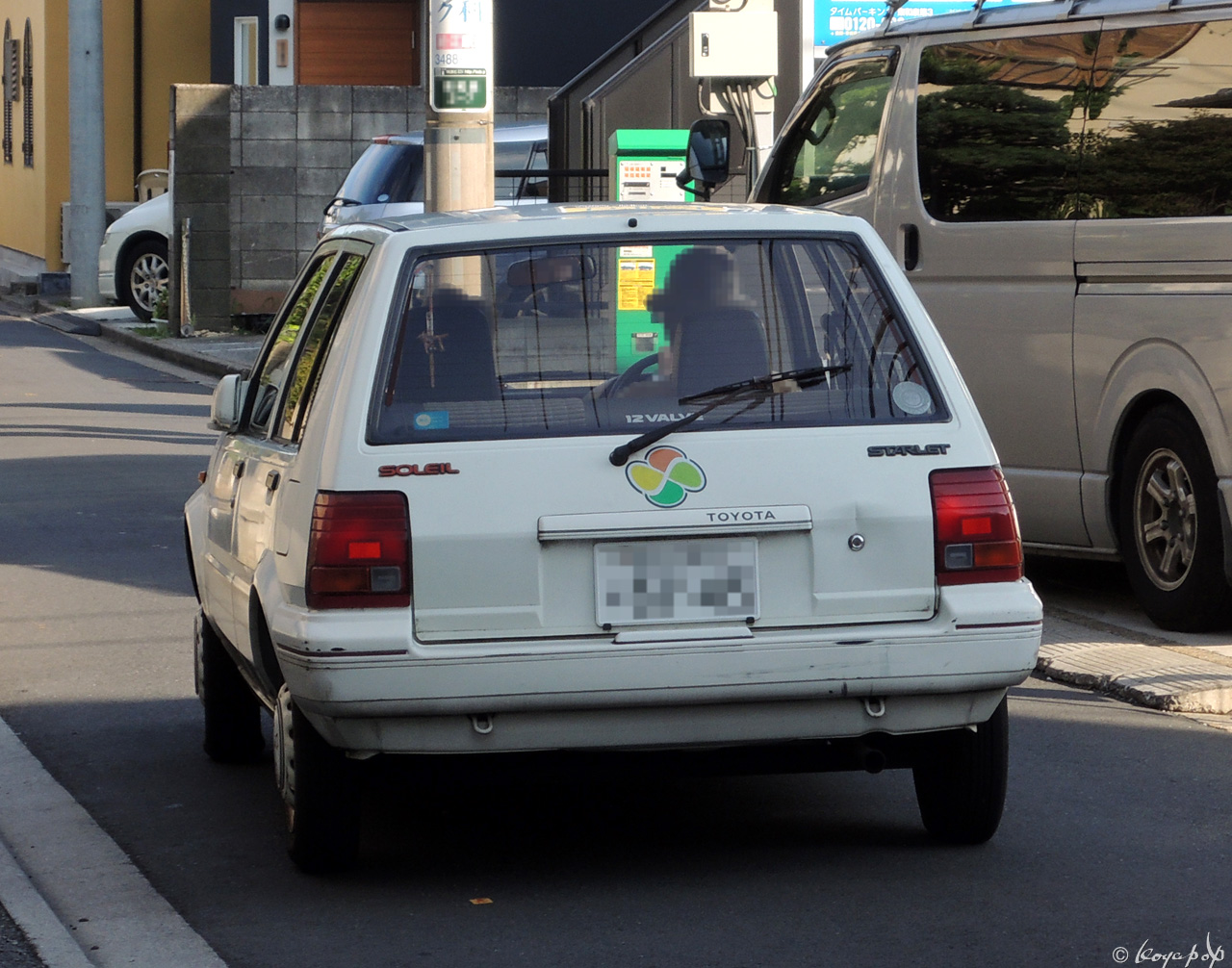 トヨタ スターレット 1984年 ホワイト トヨタ スターレット (3代目 1984-1989)：駆動方式をFFに変更し