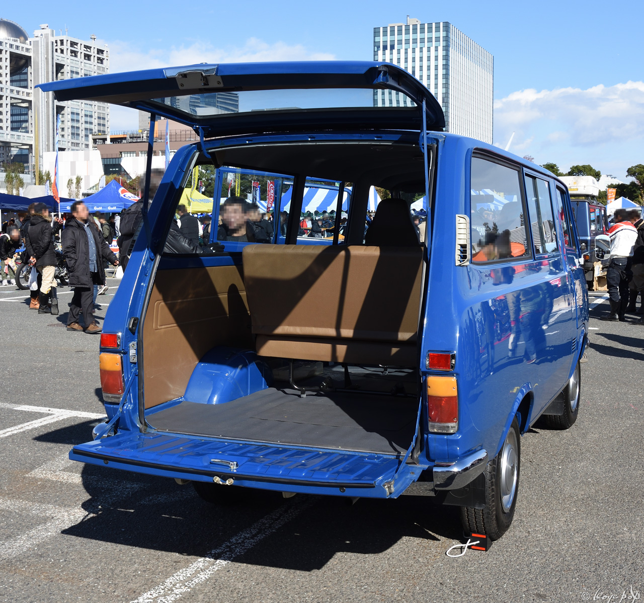 10 toyota hiace 171119R-166x1280