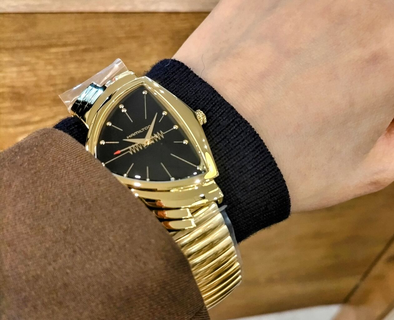 大人気Hamiltonベンチュラ蛇腹ベルト付き