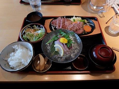 池田牛のステーキを食べたり