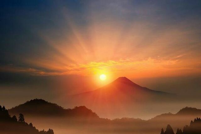 神々しい富士山 癒し空間をあなたに