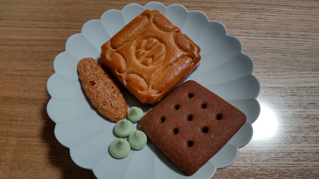 東京都・半蔵門】村上開新堂 村上開新堂クッキー0号缶 : かえる通信