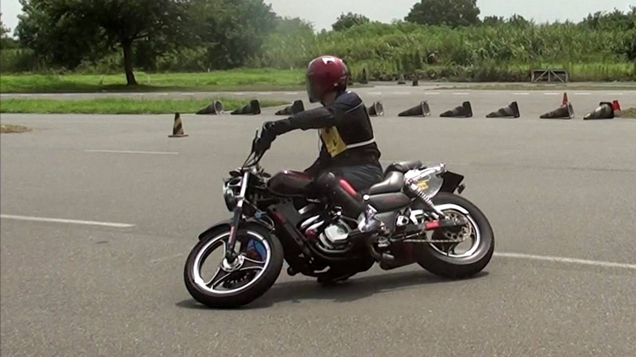 ダンロップジムカーナレッスン ライトブレーキング特訓 クライゼルへ ようこそ