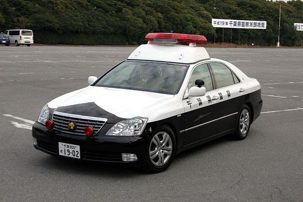 ５ ２００５年発売の ゼロクラウンパトカー プラットフォーム エンジン サスペンションといった主要コンポーネントを全て一新 3000ccと2500ccのエンジン搭載 Real X トヨタ クラウン パトロールカー 大阪府警 ミニカー ８ いつかはクラウン