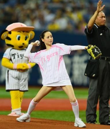 49．『松田聖子がワンバウンド始球式』 ：『日刊スポーツ新聞