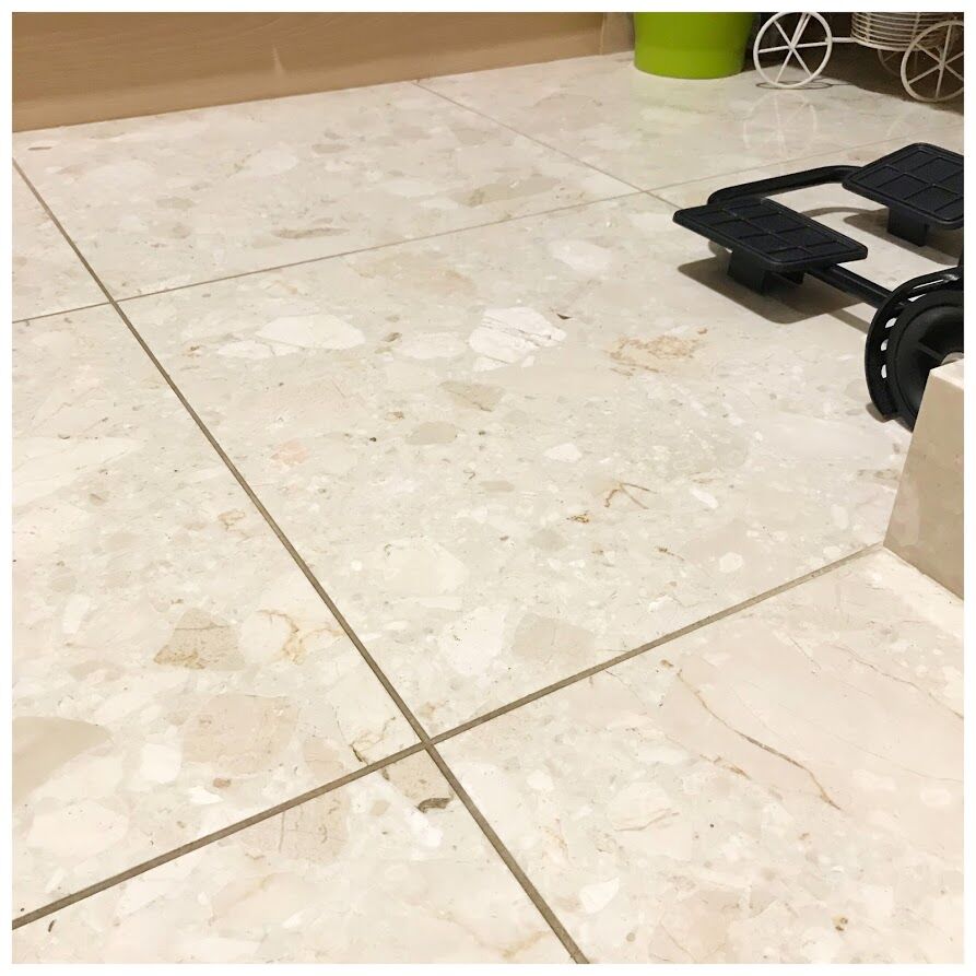 玄関タイルの目地汚れ メラミンスポンジが 花暮し Hanagurashi 玄関タイルの目地汚れ メラミンスポンジが 花暮し Hanagurashi