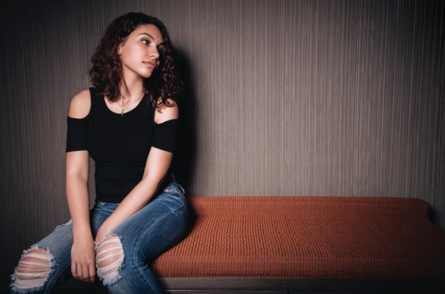 TRUAX_ALESSIA_ELLE-670x443