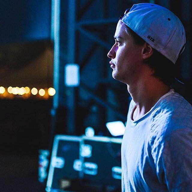 924685_1632635996991511_1375354680_n