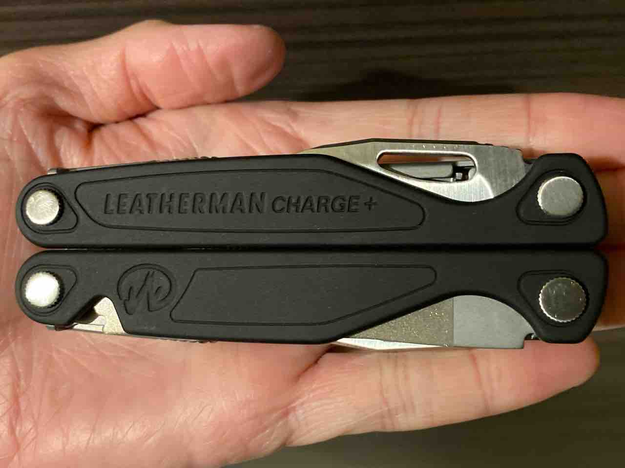 【レビュー】LEATHERMAN CHARGE＋（レザーマン チャージプラス）は、男ならひとつ持っておきたい手のひらサイズの工具箱。 : 絶対