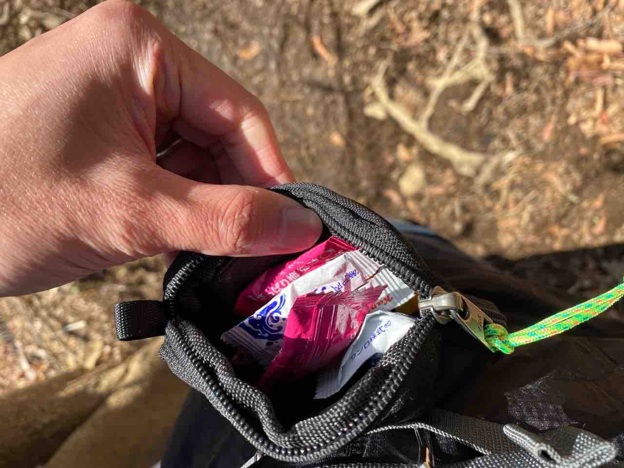 ザックのウエストベルトに小物入れを追加する方法 絶対にマネをしてはいけない山歩き ザックのウエストベルトに小物入れを追加する方法 絶対にマネをしてはいけない山歩き