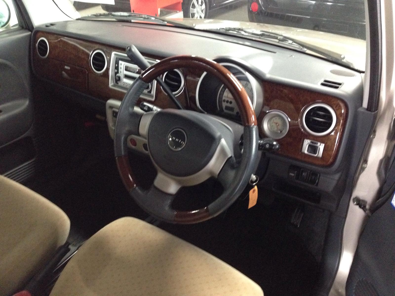 レトロ調木目パネルに魅かれる Takezoの育児 中古車販売繁盛日記