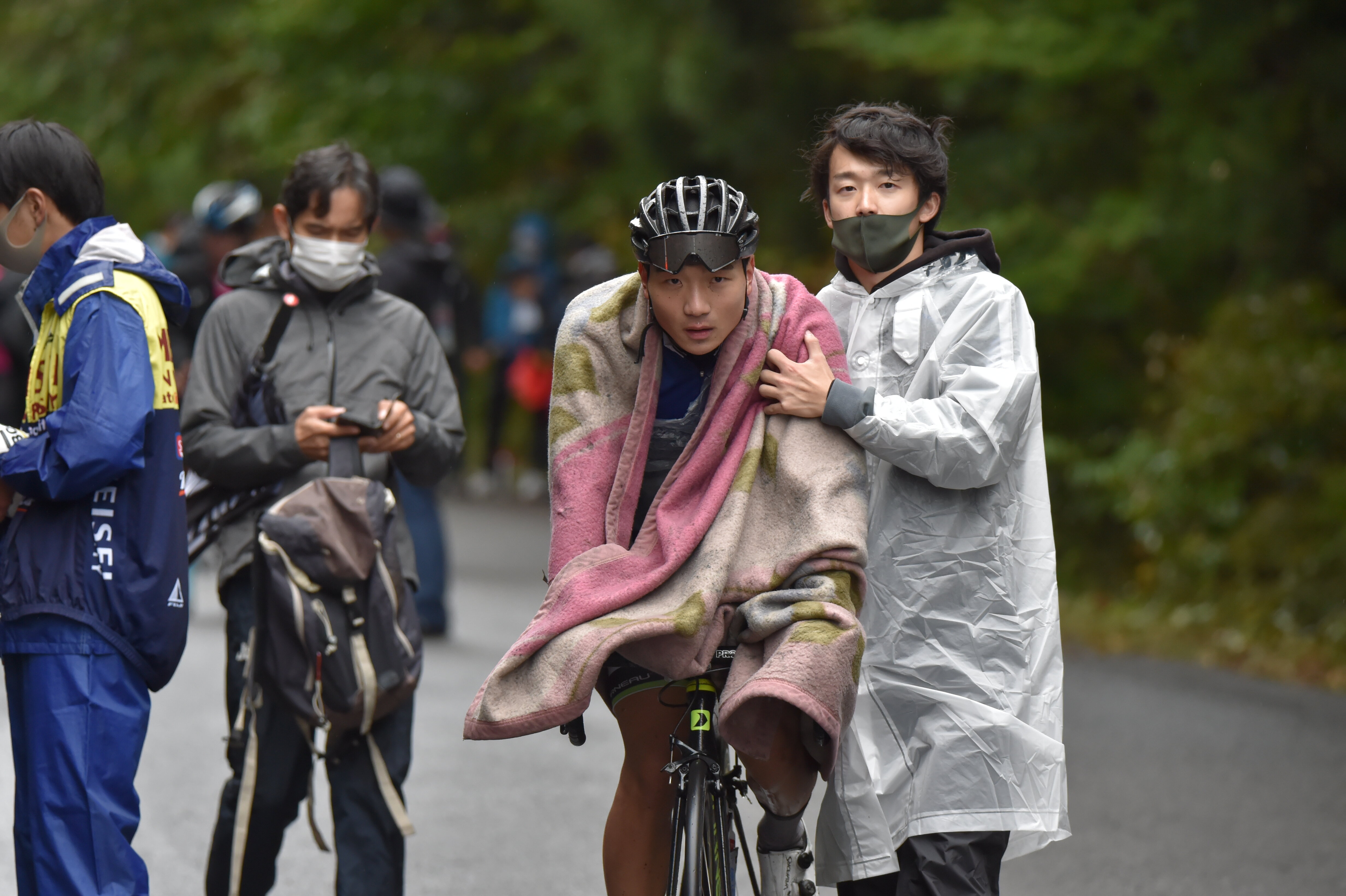 自転車競技部 小出無念のリタイア 悪天候で棄権者相次ぐ 京産大アスレチック 自転車競技部 小出無念のリタイア 悪天候で棄権者相次ぐ 京産大アスレチック