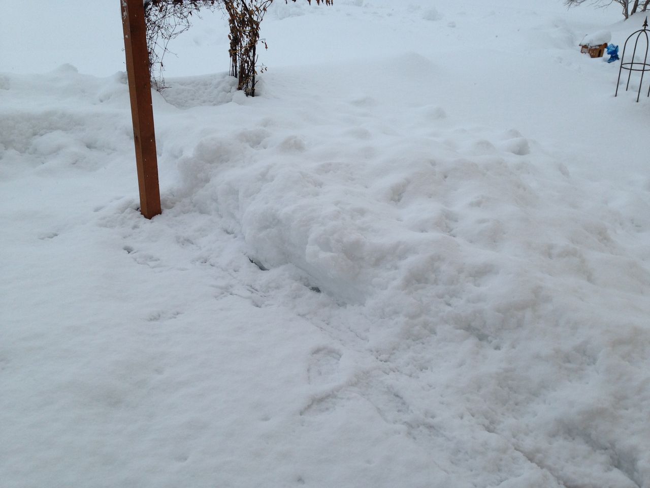 冬の北海道 ウッドデッキは雪に埋まっています 道産子サラリーマンの北海道生活を楽しむ方法 冬の北海道 ウッドデッキは雪に埋まっています 道産子サラリーマンの北海道生活を楽しむ方法