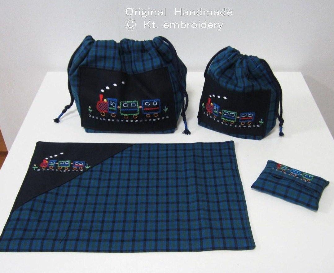 手作り入園入学用品★一本持ち手の靴袋★汽車のアップリケ★ファミリア風青チェック 手作り入園入学用品☆一本持ち手の靴袋☆汽車のアップリケ