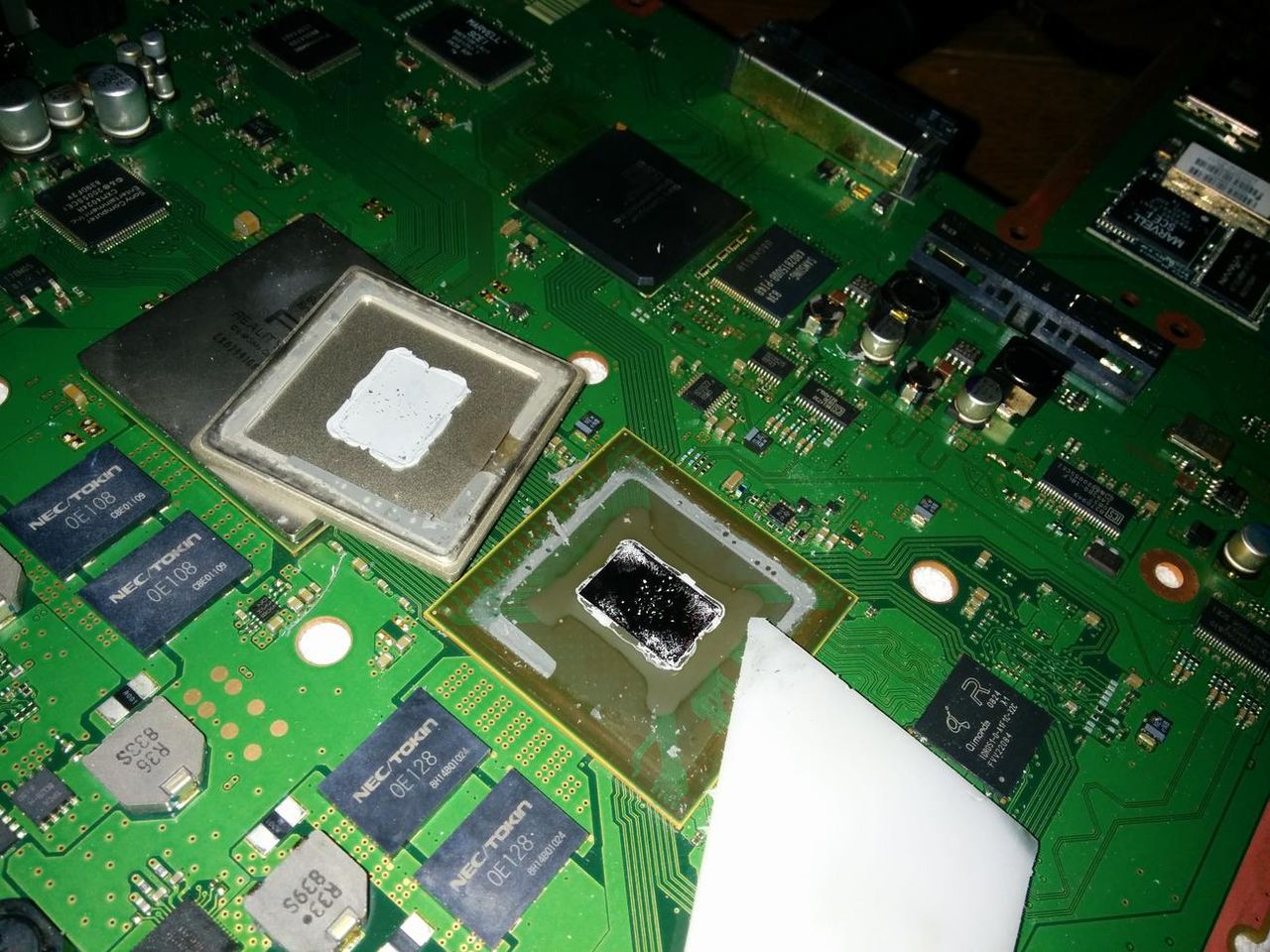 Ps3 Cechl00 80g の電源がどうにも落ちるようになってしまったので最後の手段 です 殻割 り 世の中 気持ち悪くなったものです Ps3 Cechl00 80g の電源がどうにも落ちるようになってしまったので最後の手段 です 殻割 り 世の中 気持ち悪くなったものです