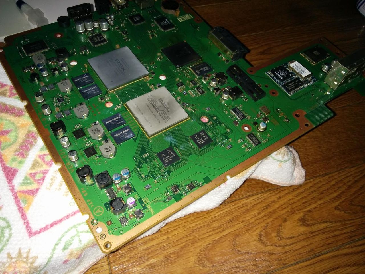Ps3 Cechl00 80g の電源がどうにも落ちるようになってしまったので最後の手段 です 殻割 り 世の中 気持ち悪くなったものです Ps3 Cechl00 80g の電源がどうにも落ちるようになってしまったので最後の手段 です 殻割 り 世の中 気持ち悪くなったものです